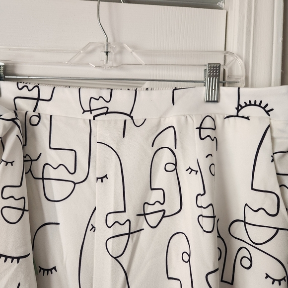 2pc Statement Suit - Picture 5 of 7